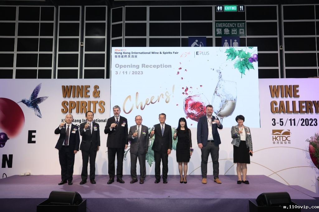 1731303541105070856.jpg HF6_4909.jpg