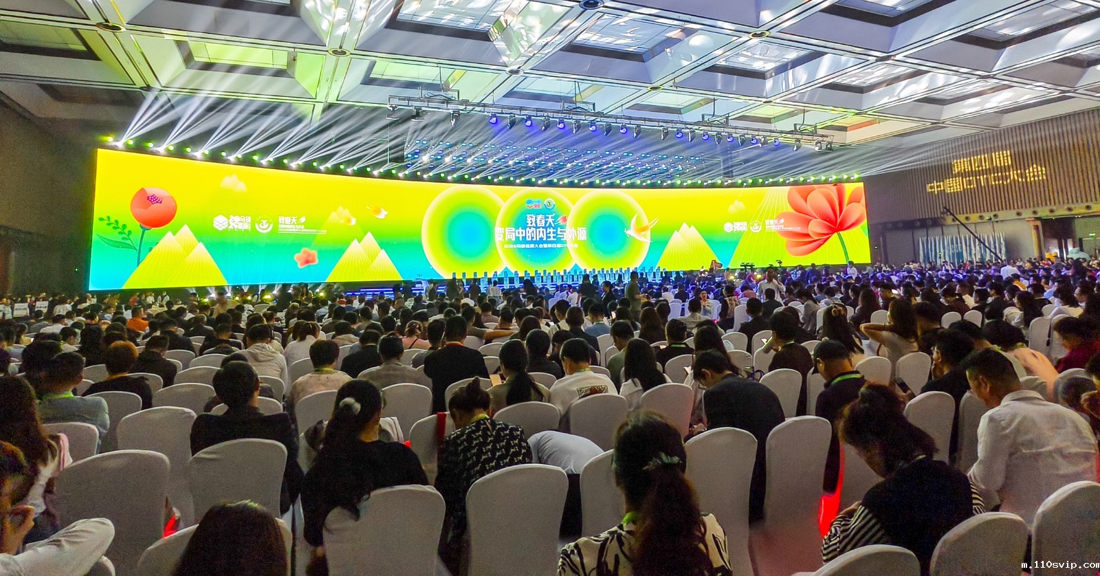 1745284694007001368.jpg 大会现场.jpg