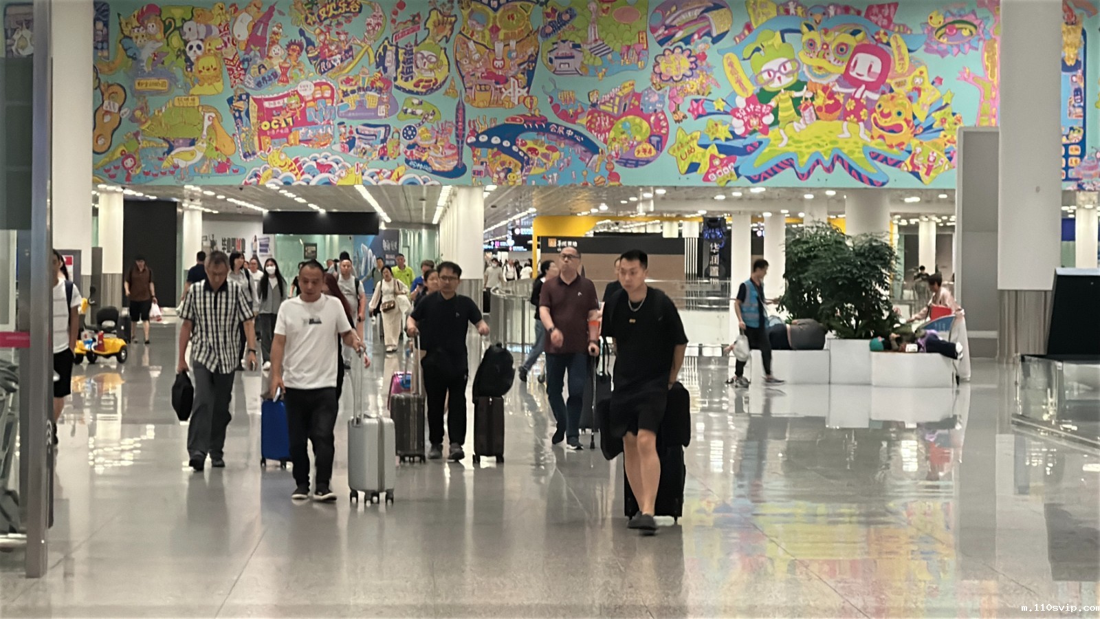1751611114285000213.jpg 出机场.jpg